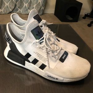Nmd_R1 V2 cloud white and black size 11.5